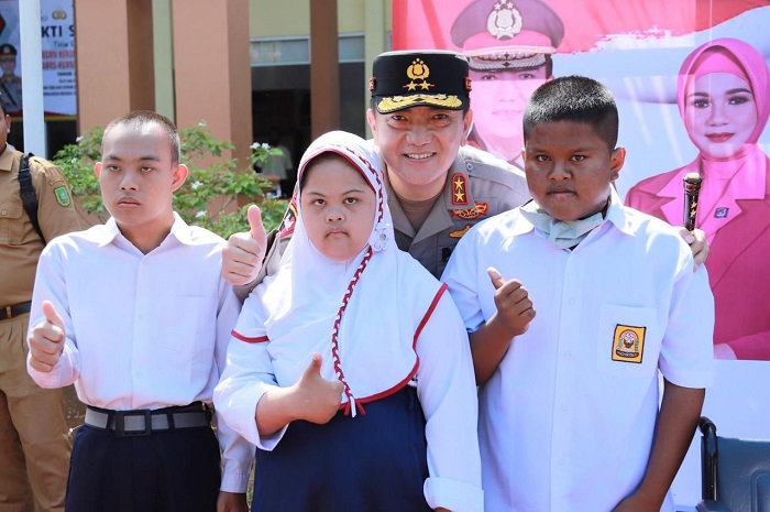 Hadiri Pembukaan Pacu Jalur di Kuansing, Kapolda Riau Tunjukkan Profesionalis dan Humanis